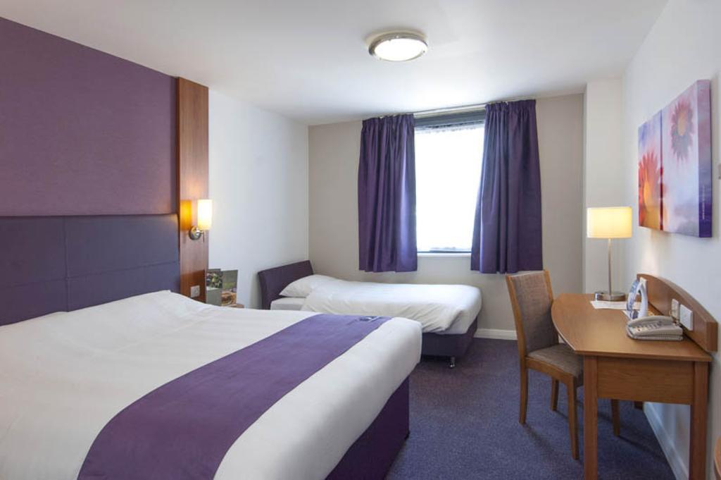 Premier Inn Glasgow City Centre - Argyle Street Екстер'єр фото