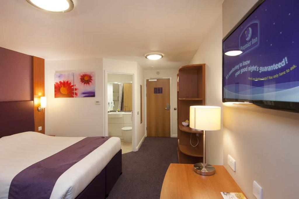 Premier Inn Glasgow City Centre - Argyle Street Екстер'єр фото