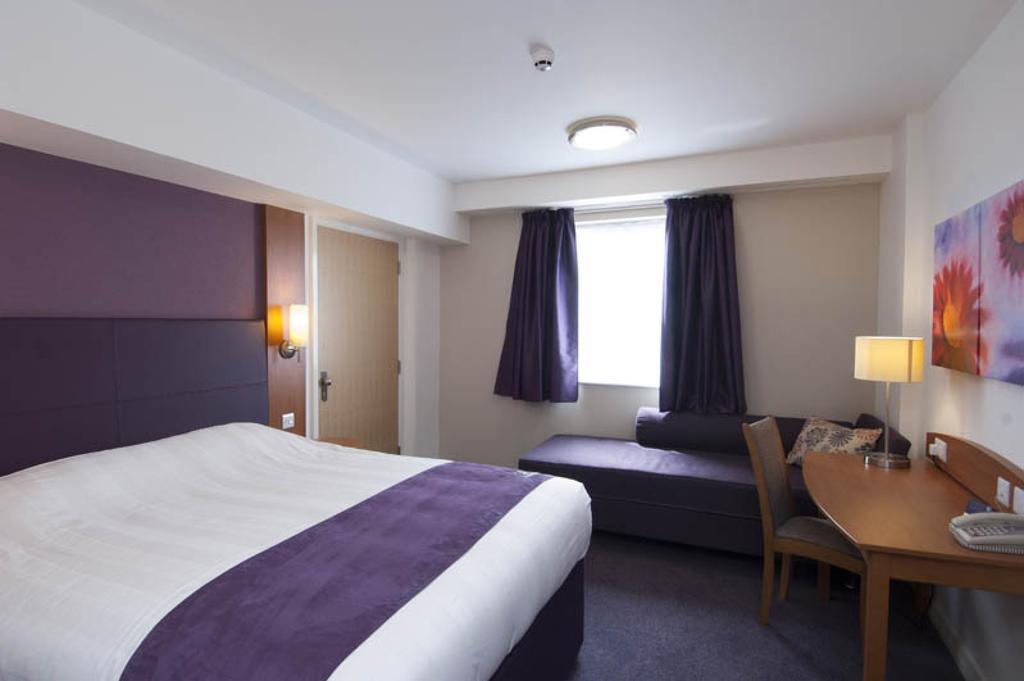 Premier Inn Glasgow City Centre - Argyle Street Екстер'єр фото